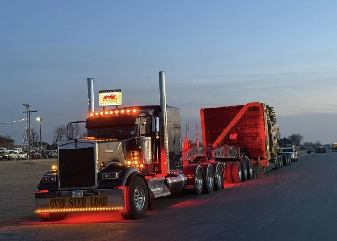 Transporte carga oversize load Kenworth