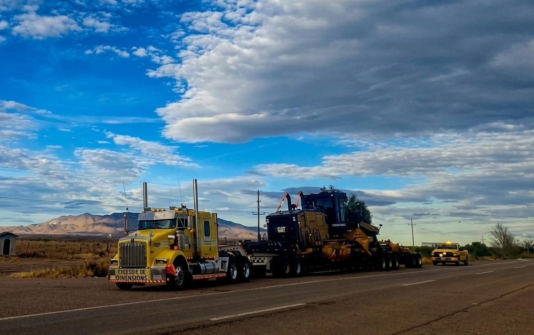 Transporte excavadora lowboy carretera Sonora