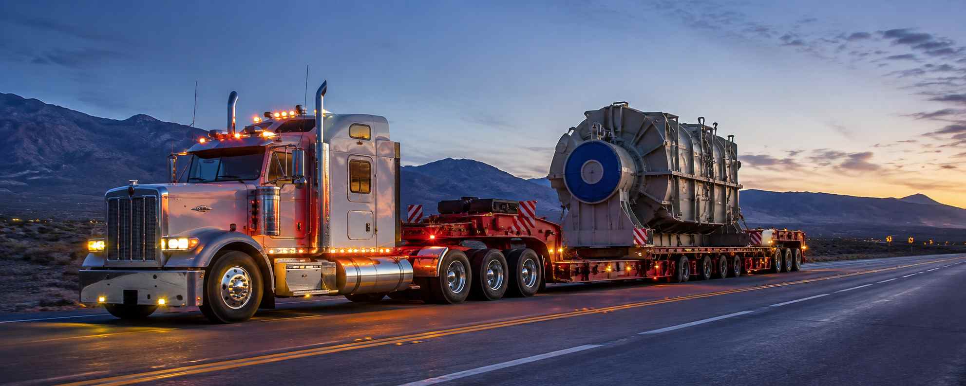 Transporte de carga sobredimensionada lowboy